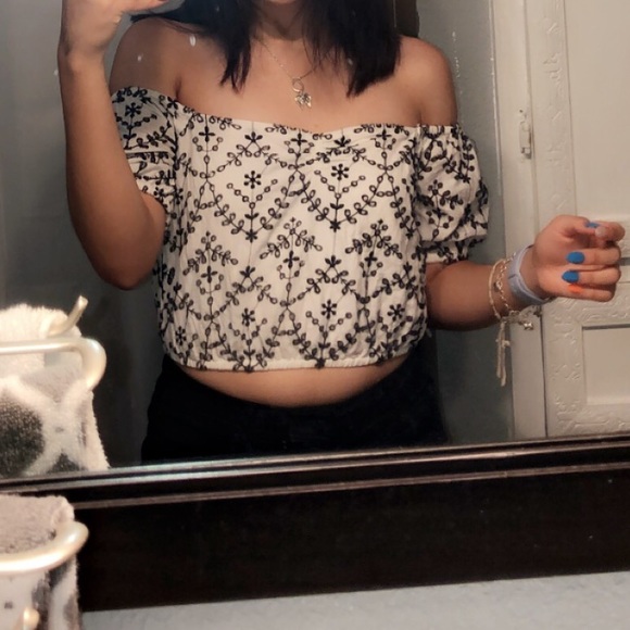 flower embroidered crop top - Picture 6 of 6